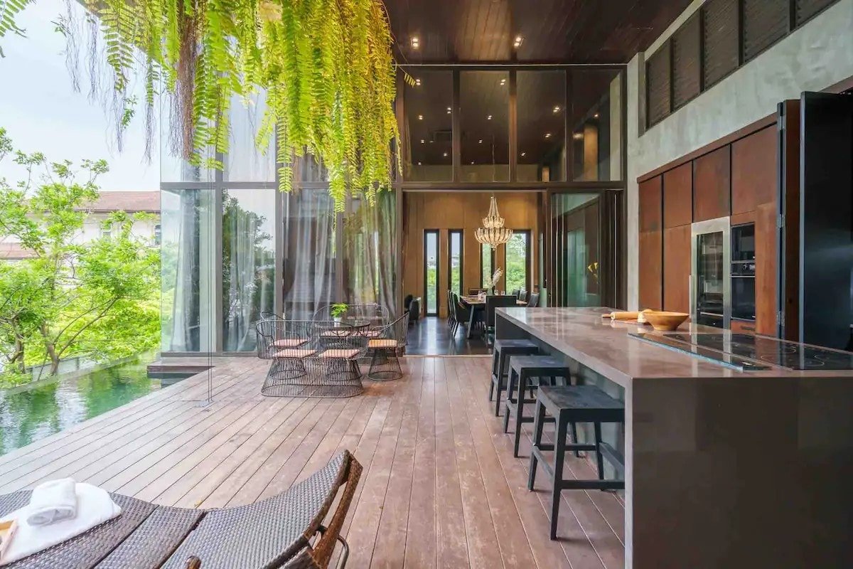 Luxury Modern Pool Jacuzzi Villa 5BR Thonglor gallery image 5