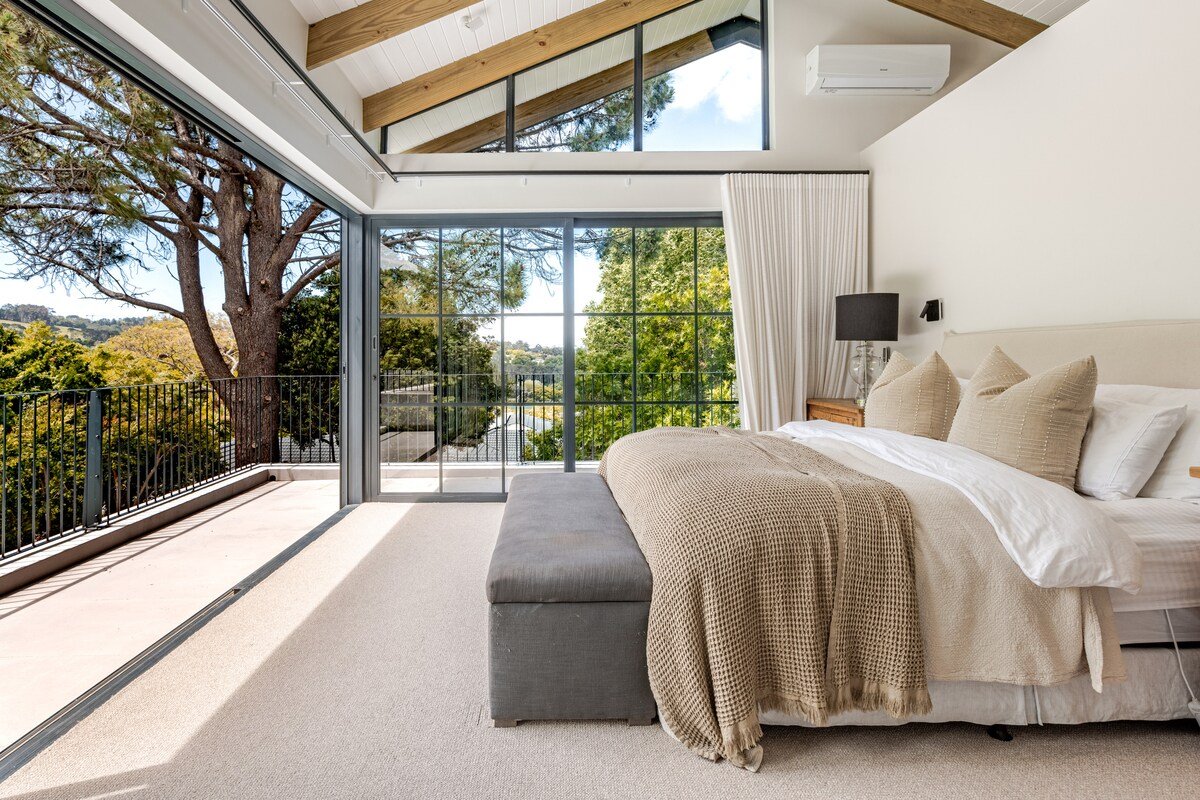 Newly Renovated 5-Bed Home in Upper Constantia gallery image 2