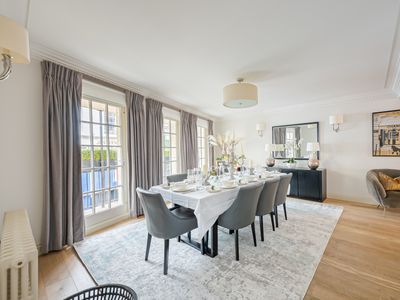 Chic 3BD London Residence in Prestigious Belgravia