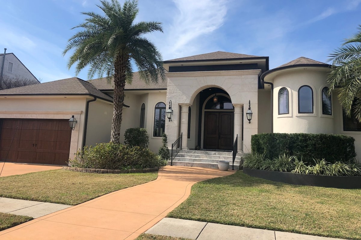 The Louis XIV Mansion gallery image 4