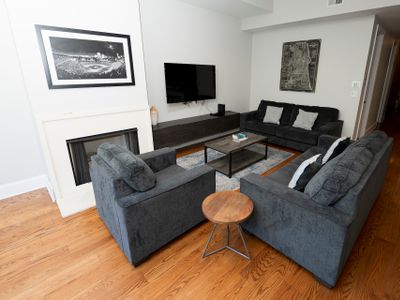 4 Bedroom Across from Wrigley Field Legend Suite