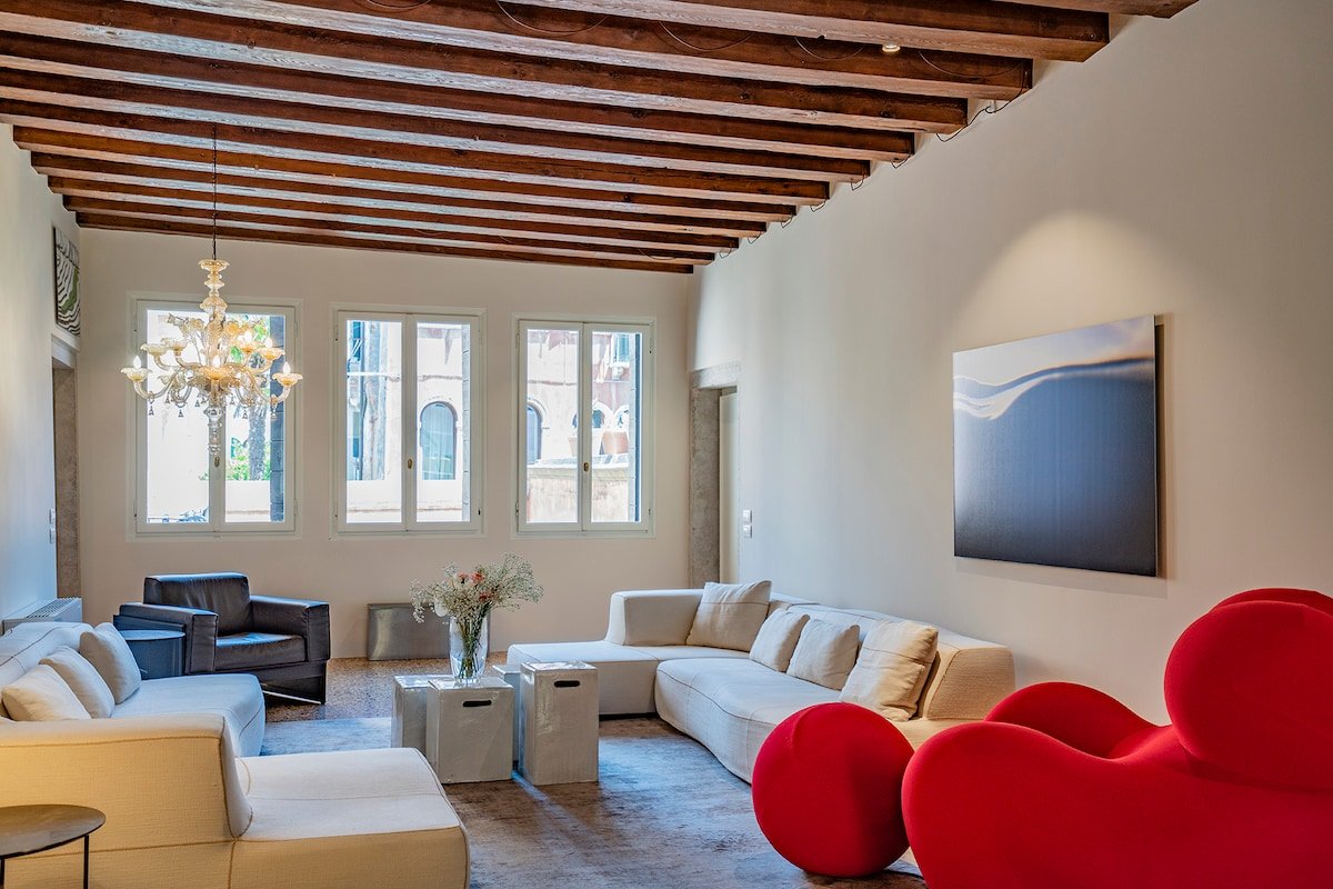 Sartor Apartment with Canal View and Private Court gallery image 5