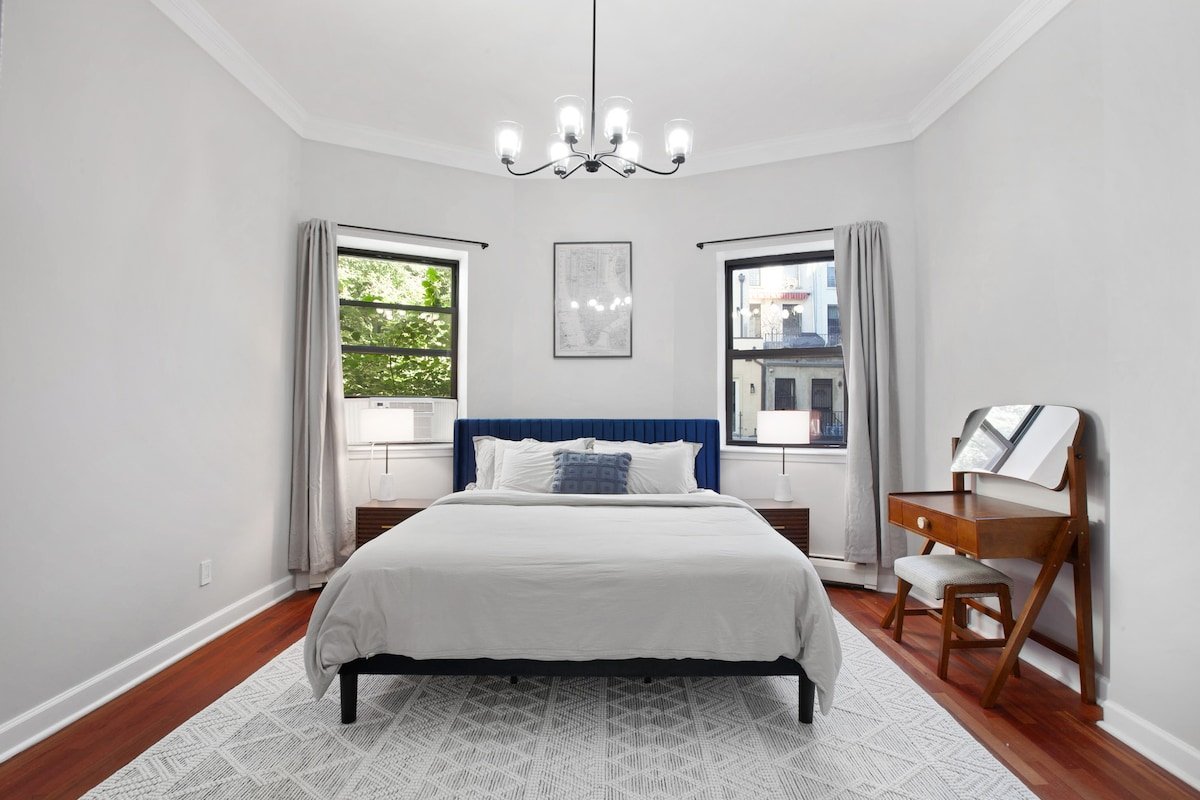 Peaceful townhome near Central Park – SuperHost gallery image 3