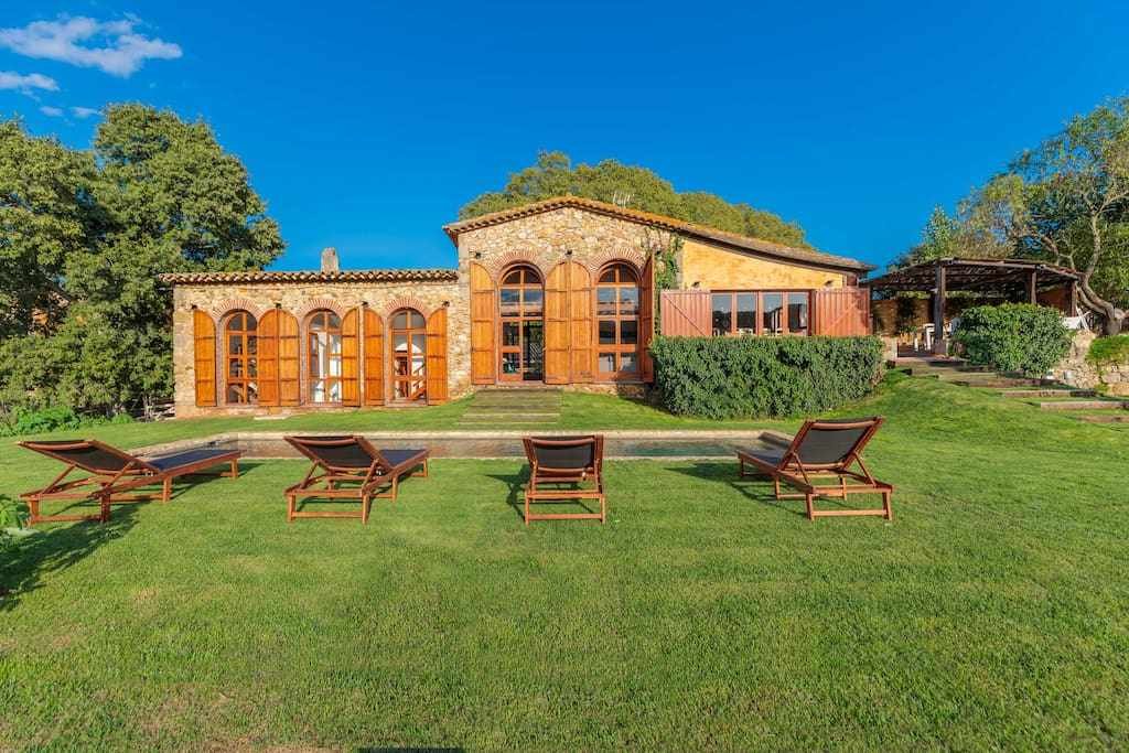 Mas Dels Arcs. Con piscina. Muy cerca de la playa.