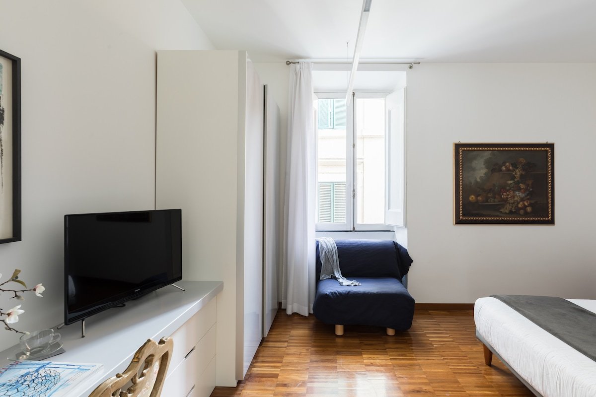 Stunning apartment, Belsiana St, Piazza di Spagna. gallery image 4