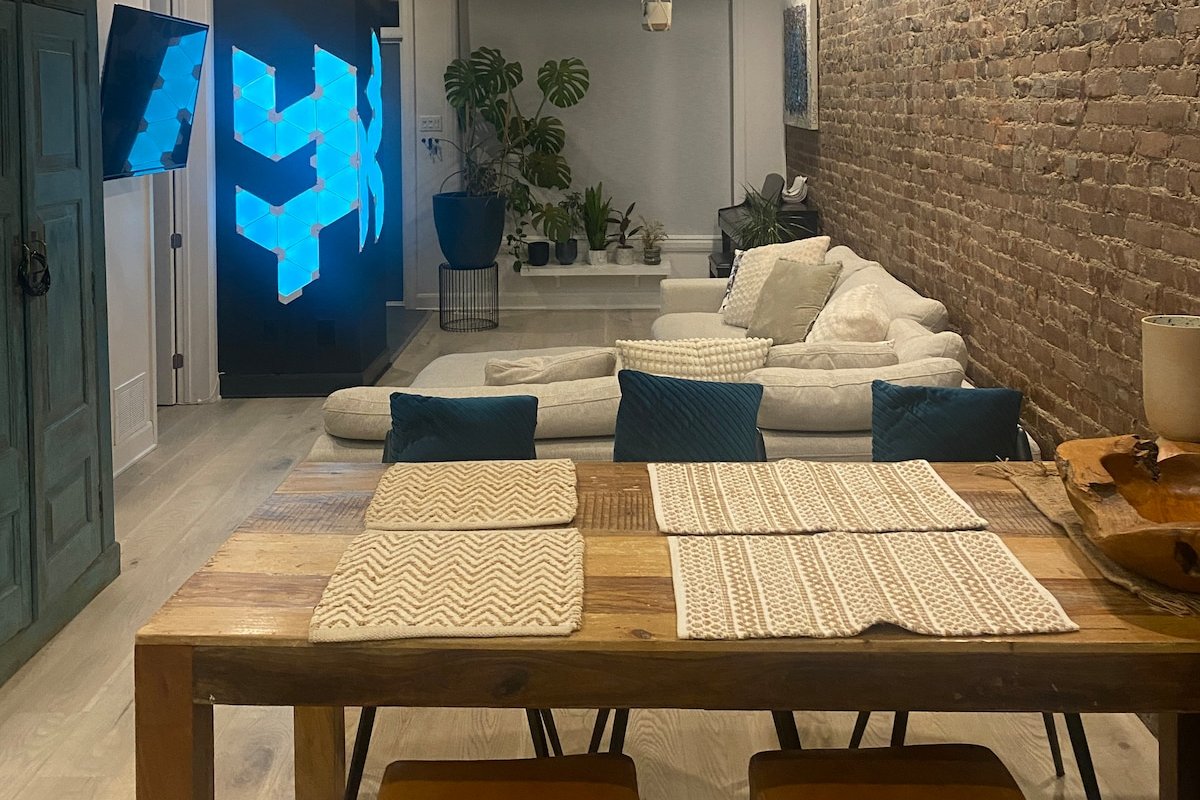 Sud West Modern Montreal Apartment gallery image 3