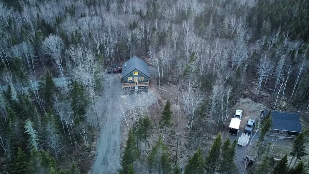 Trails End Lodge Fundy National Park area HOT TUB gallery image 5