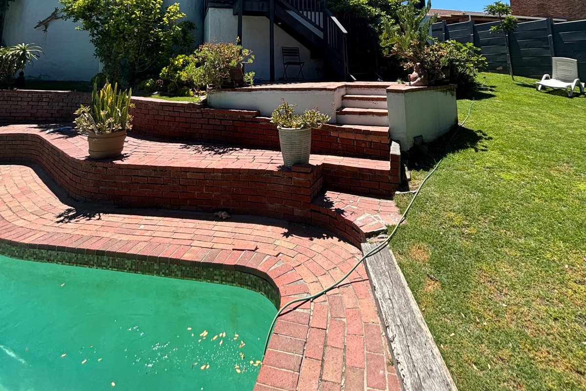 Dolphin House – 450m to Beach