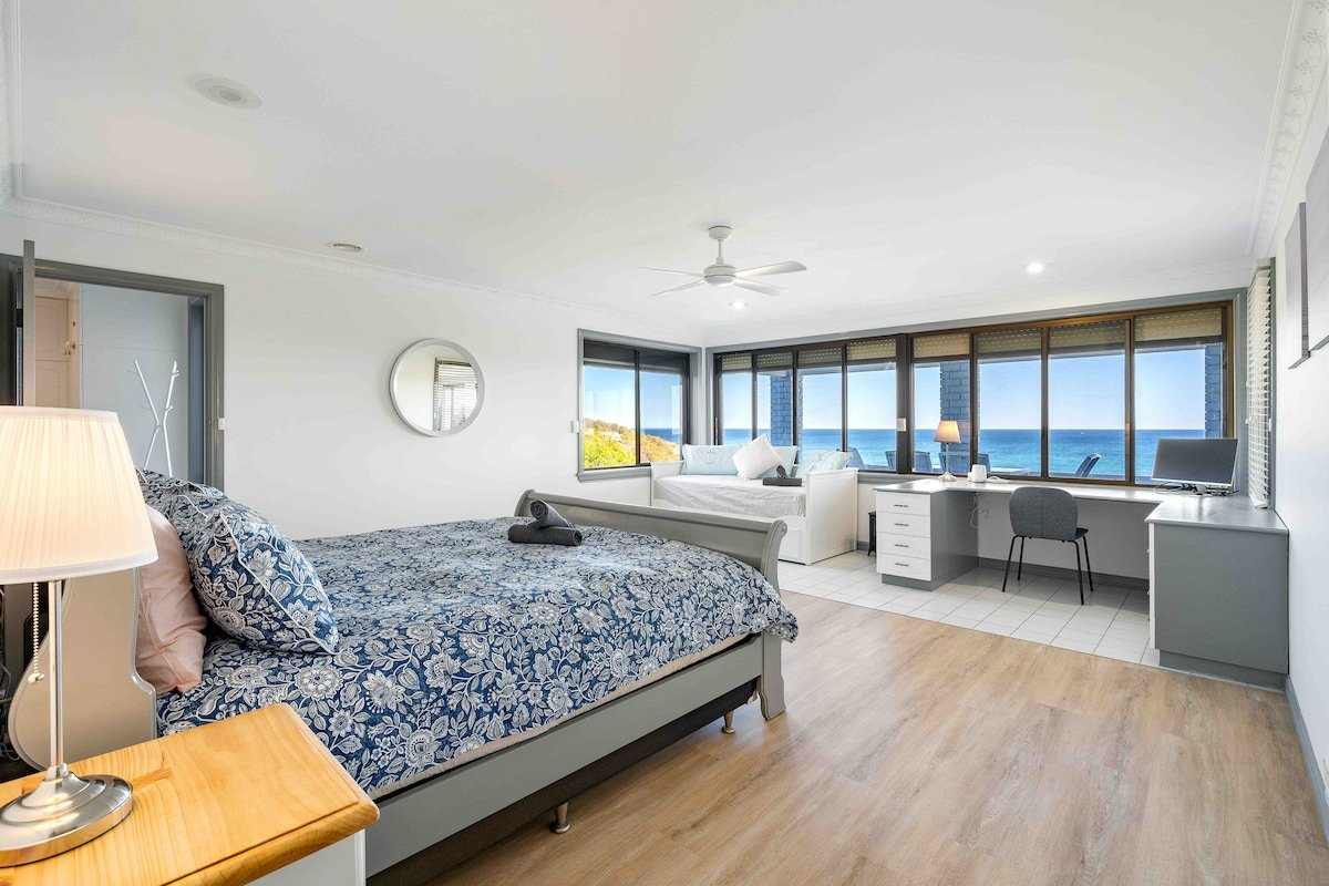 Beachfront Penthouse by Peppy Beach Retreats® gallery image 4