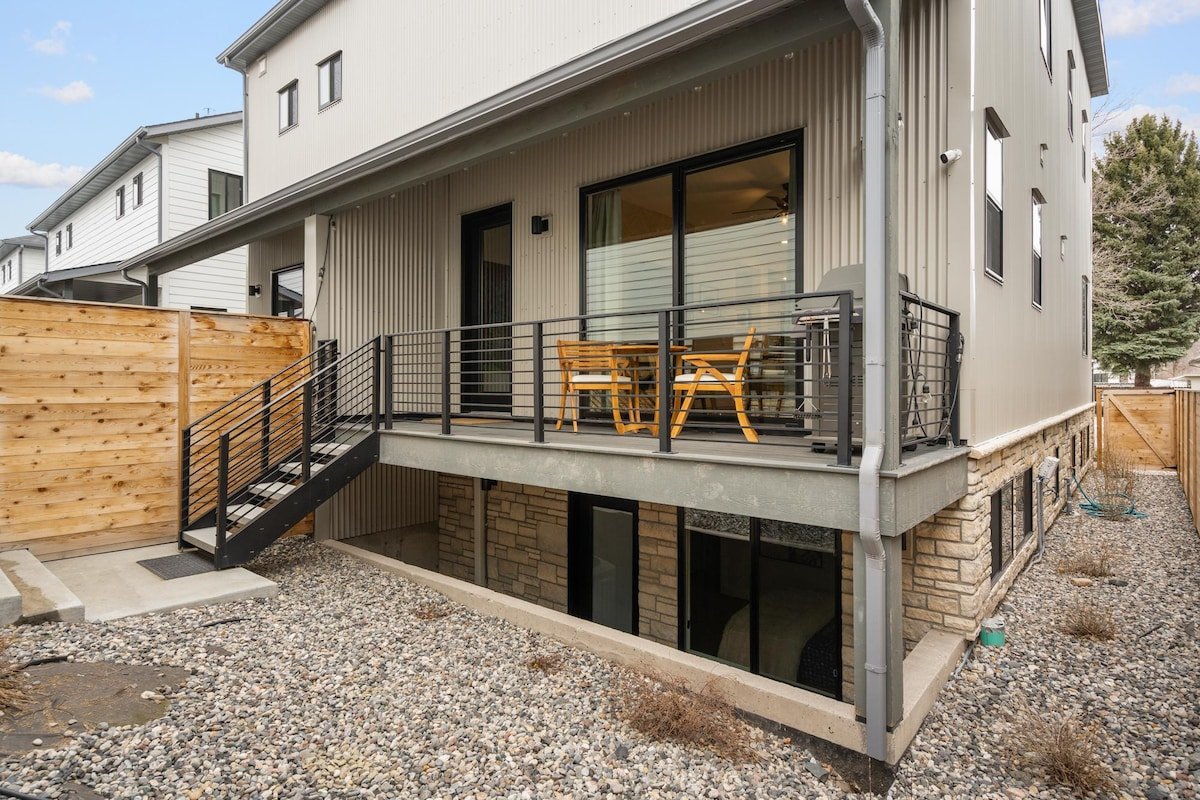 Casa Opa – Immaculate luxury townhome just a few b gallery image 4