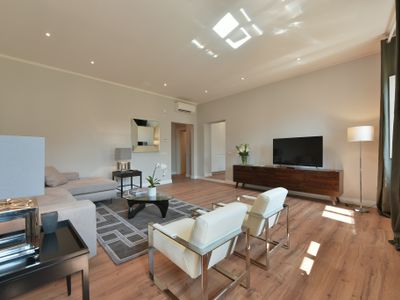 Santa Croce Deluxe – Bright and Spacious 4 Bedroom