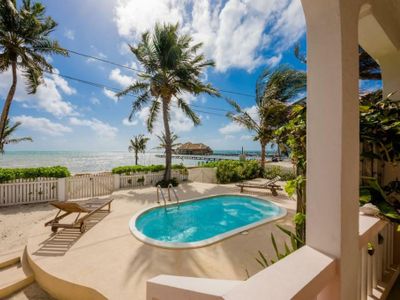 Beachside Villa – Close To Town