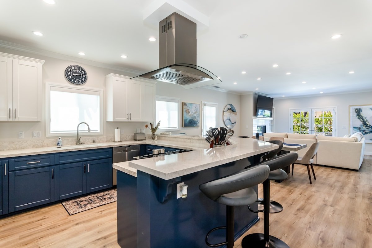 Family Beach House | 400ft to Beach, Parking, BBQ gallery image 3