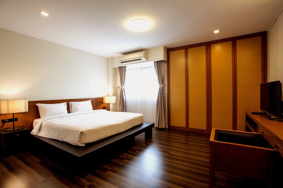 4BR balcony large kitchen Near BTS Phloen Chit gallery image 4