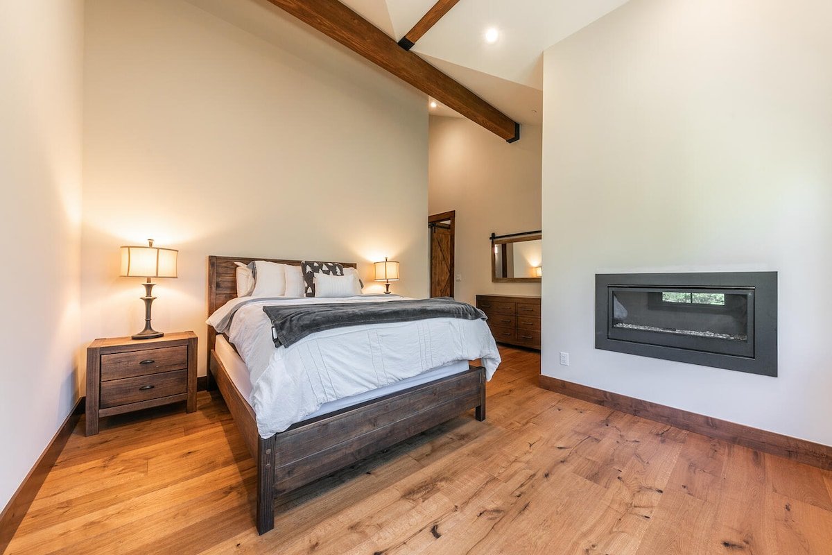 Arcadia by Tahoe Getaways – 5BR w Game Room gallery image 4