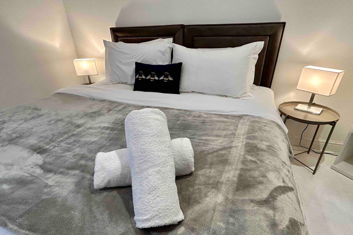 Ancoats unique Historical Townhouse -as seen on TV gallery image 5