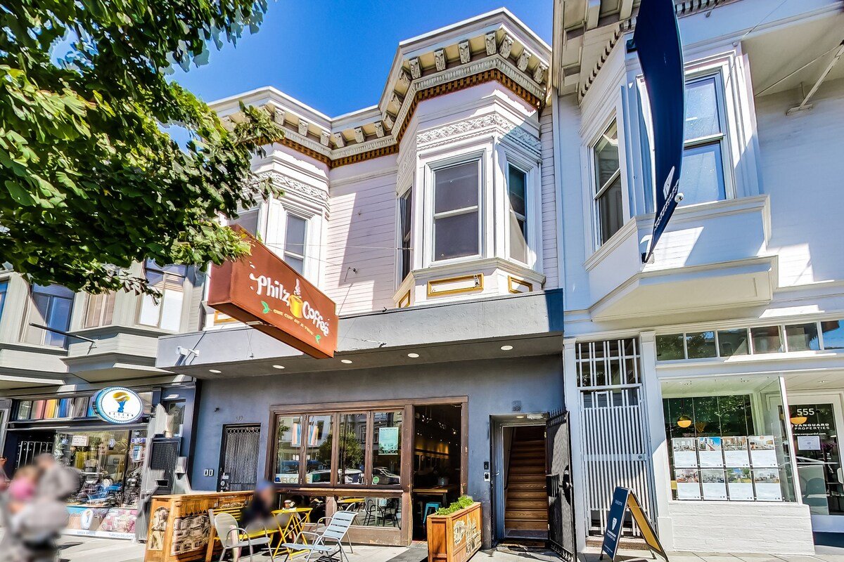 4BR/2BA Remodeled Home in the Heart of The Castro! gallery image 3