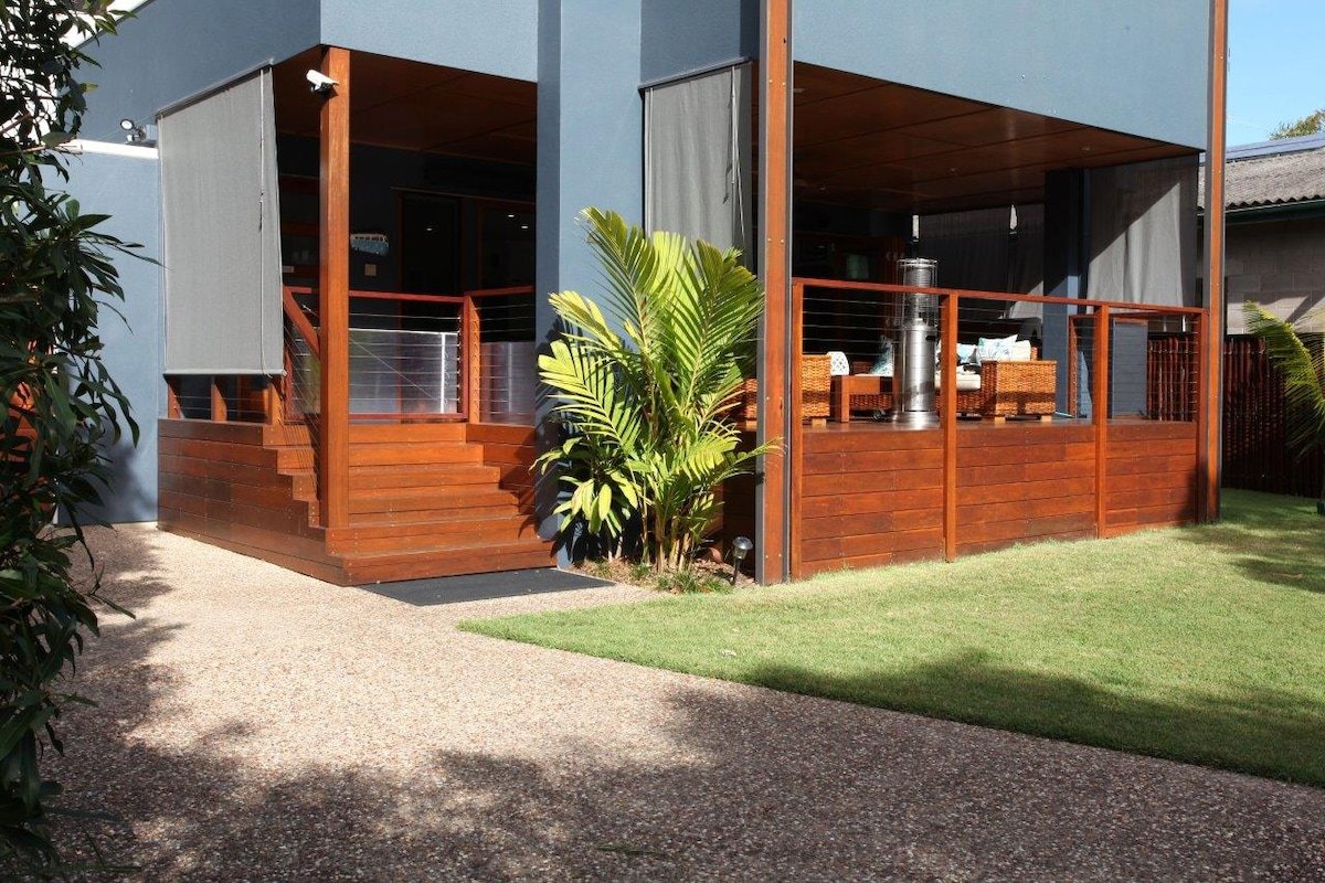 Aloha from Moffat Beach gallery image 4