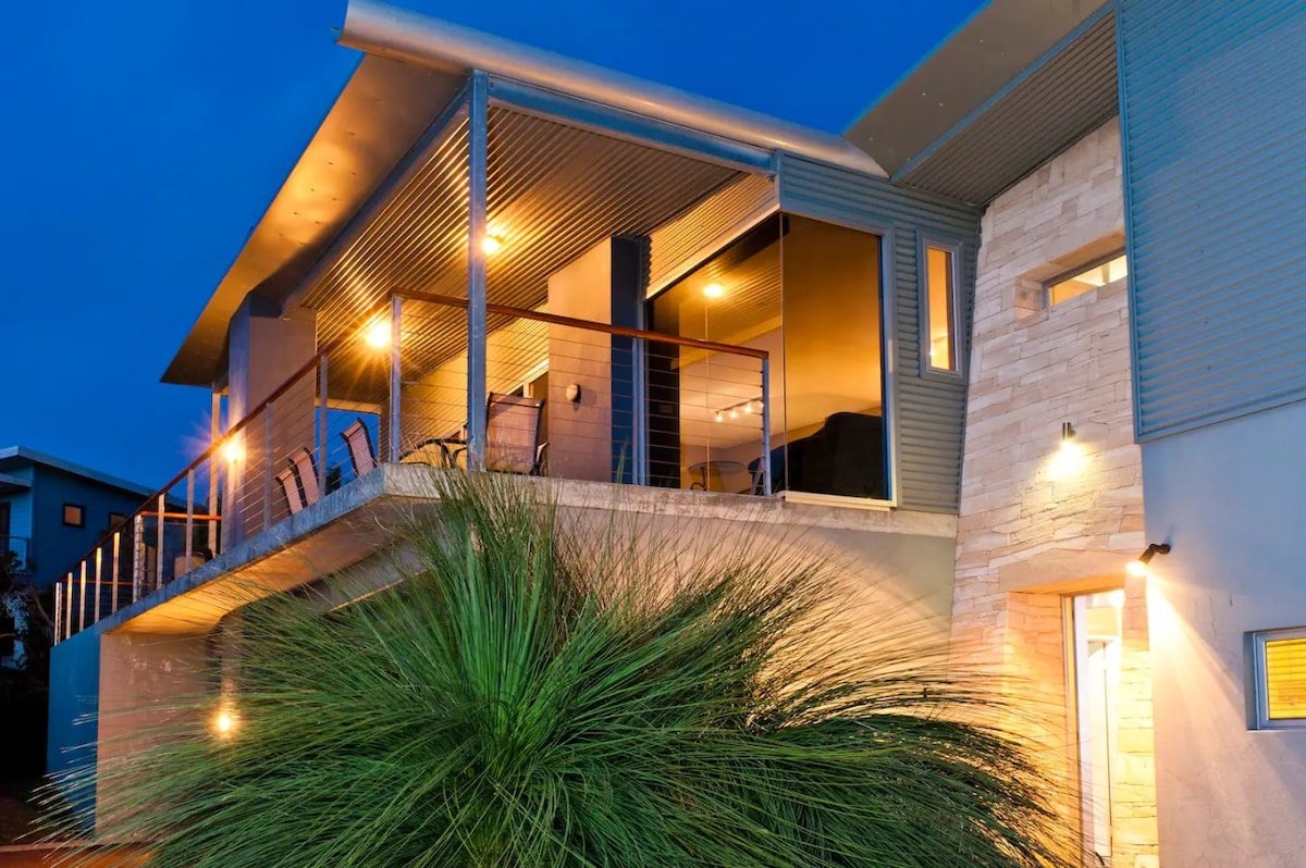 A La Plage | Ocean View Luxury | Family Friendly gallery image 4