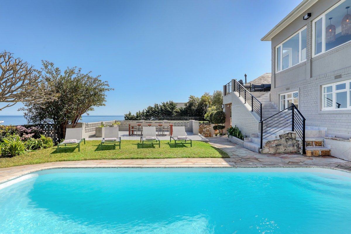 Splendido – Beautiful Villa with magnificent pool gallery image 2