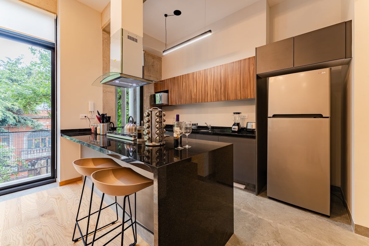 Stylish Haven w/ Balcony Steps to Jazz Bar & Cafés gallery image 3