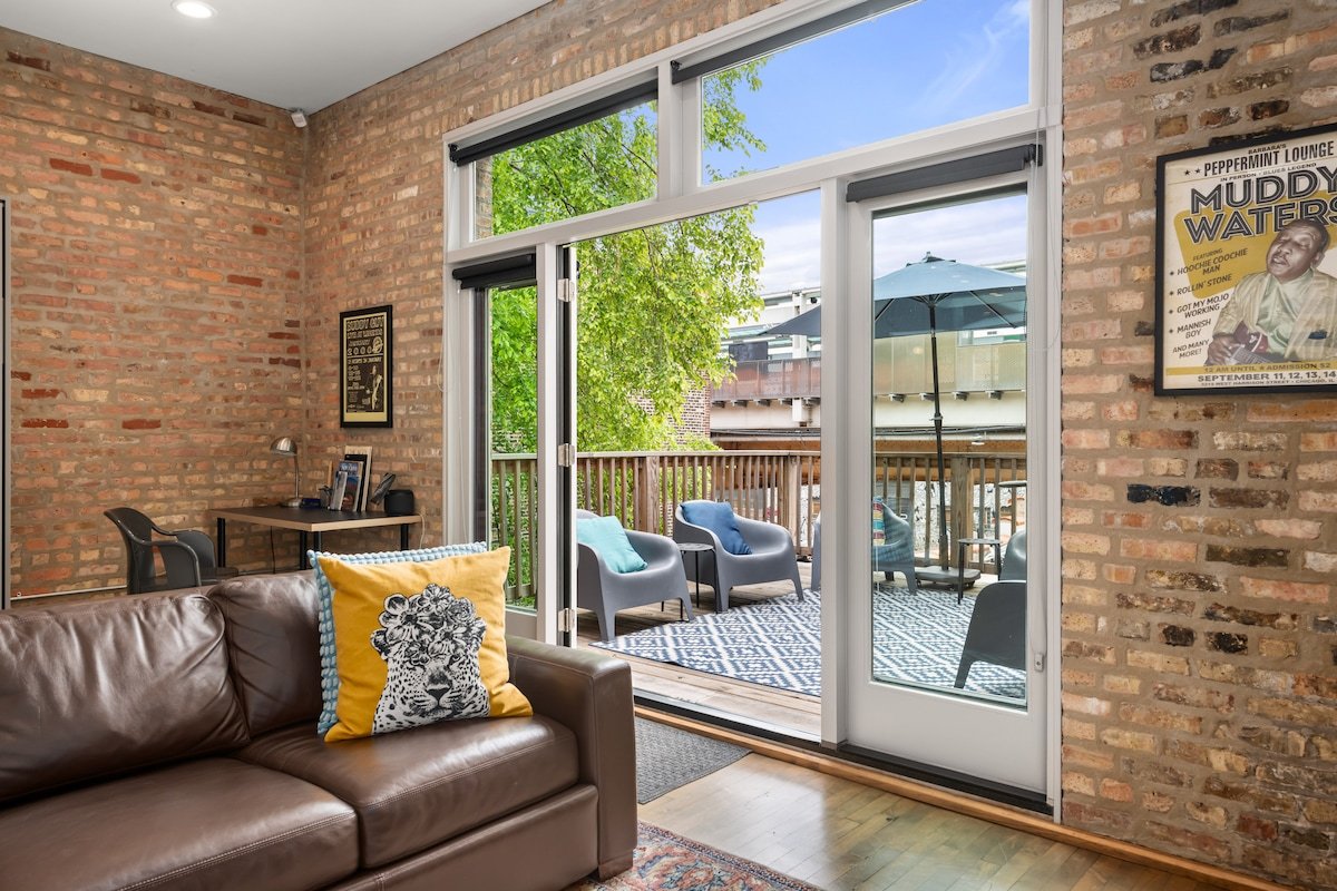 Beautiful and spacious West Loop apartment. gallery image 4