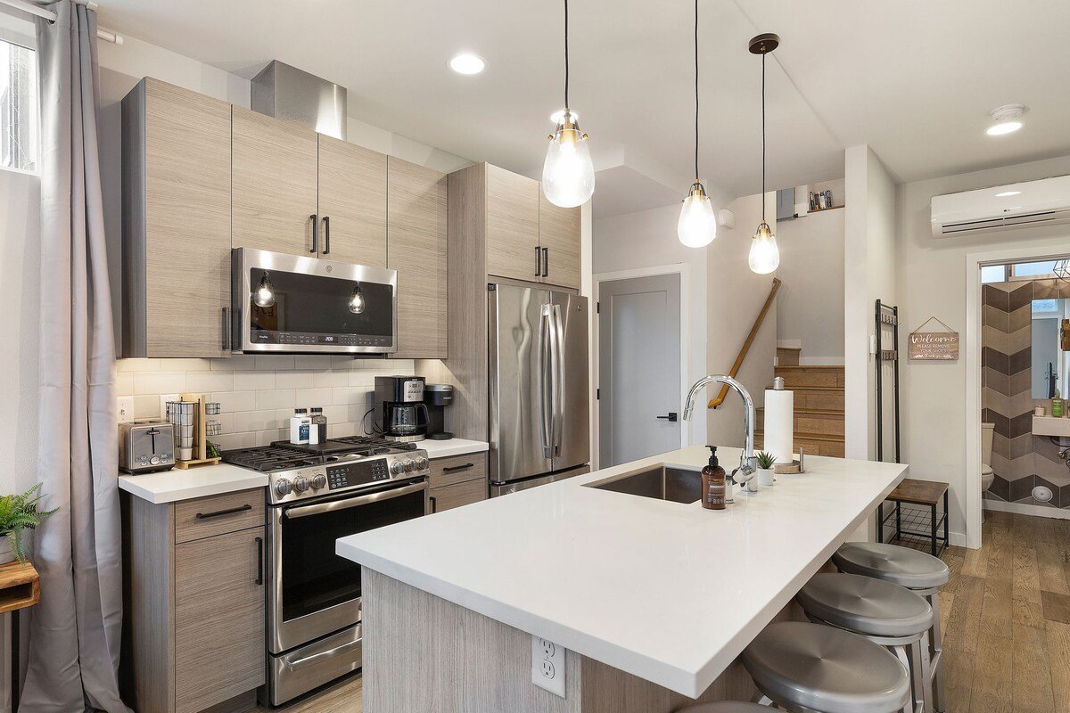 6B4BA – 2 Modern Ballard Homes gallery image 3