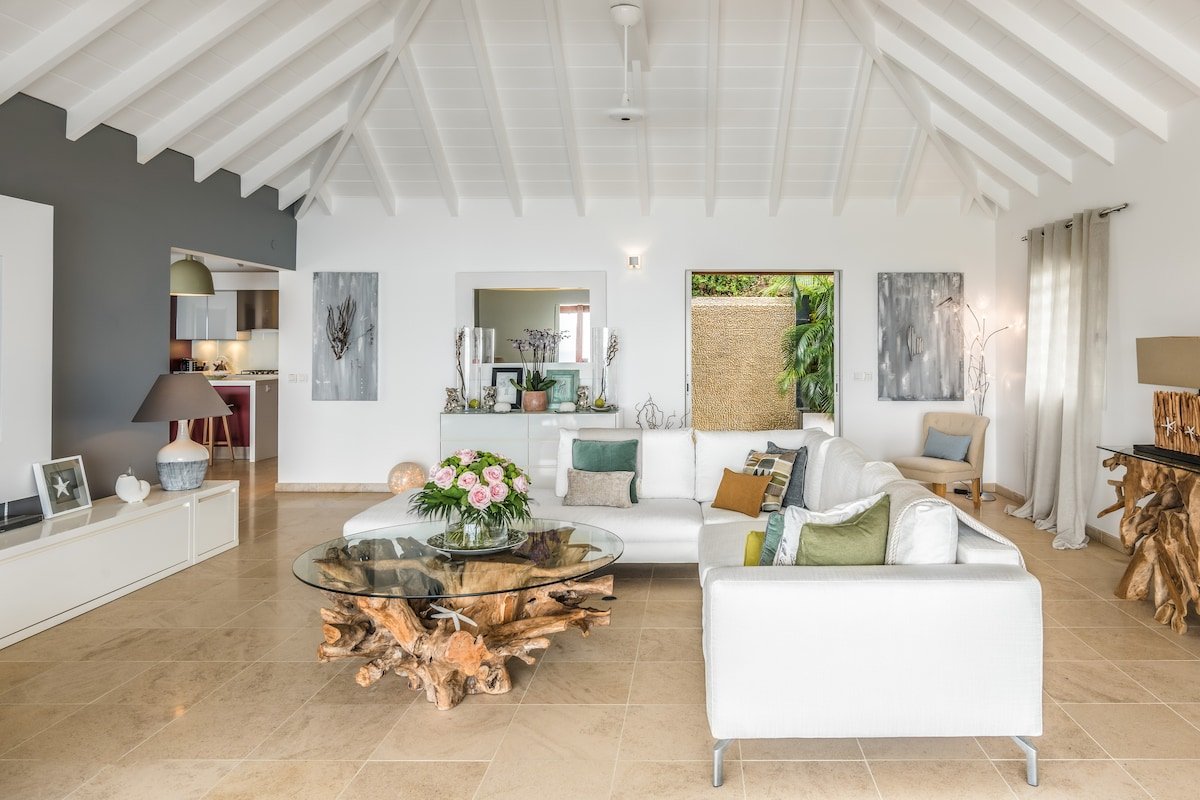 Isia gallery image 2