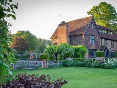 Chalford Manor with swimming pool, tennis court