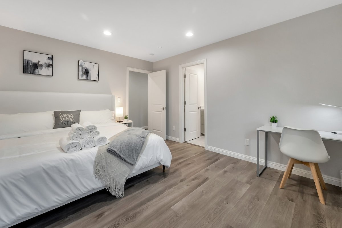 Newly built 2100 sqft modern home 6br/5ba sleep 16 gallery image 5