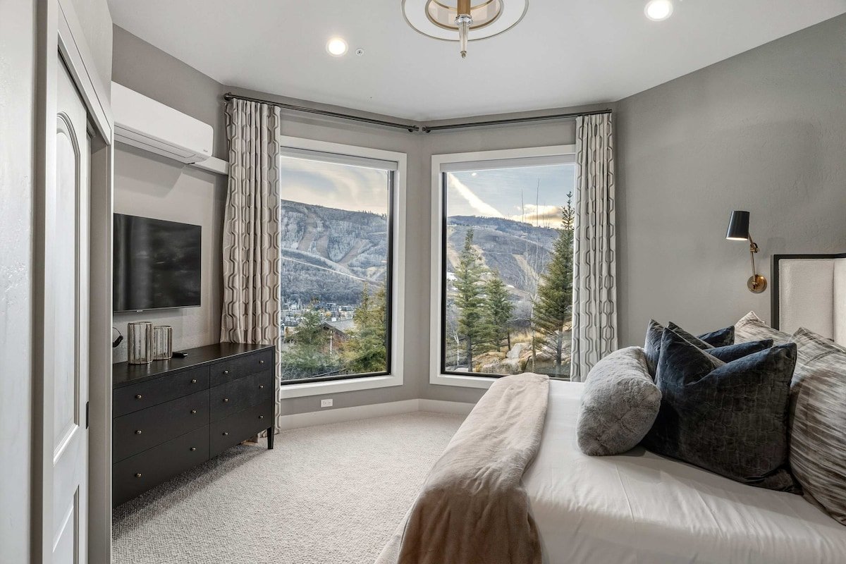 Luxe PC Estate | Chef’s Kitchen + Acreage + Views gallery image 5