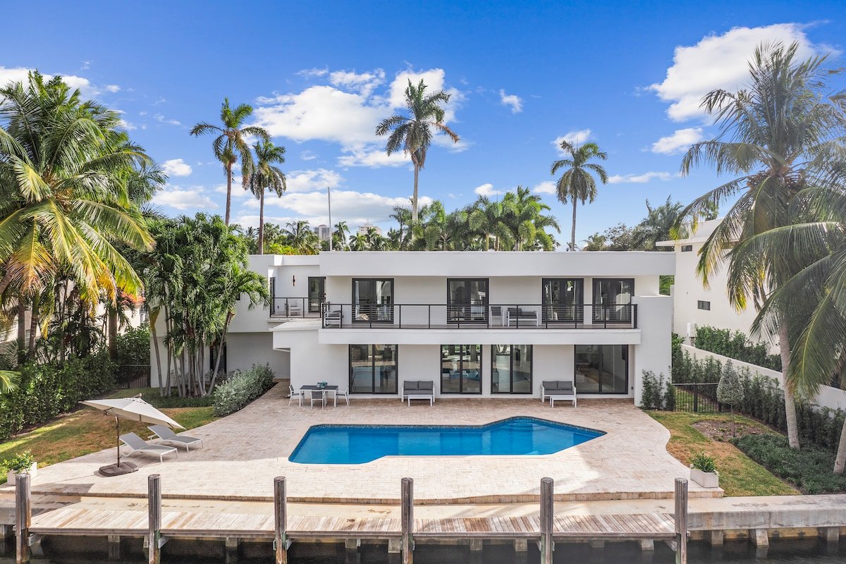 Stunning Luxury Home with Modern Elegance gallery image 5