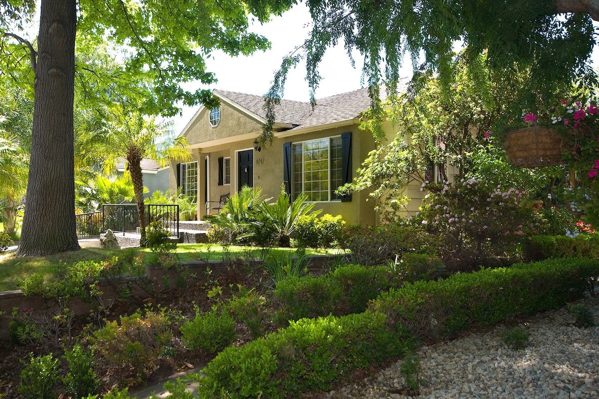 Hollywood Pool Home w/ Pool House!! gallery image 3