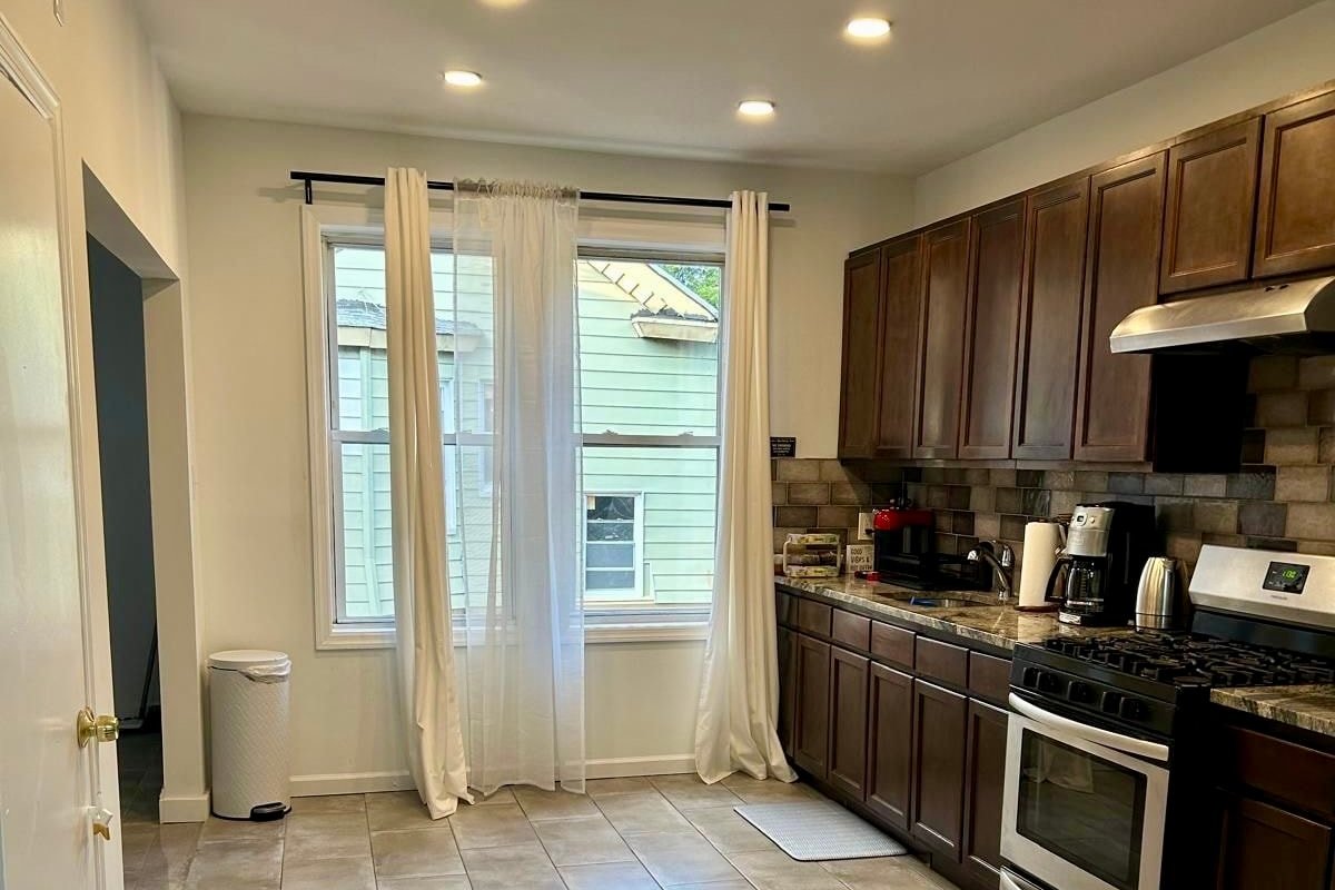 Luxury Escape~ Sleeps 10+ • Easy Access to EWR/NYC gallery image 5