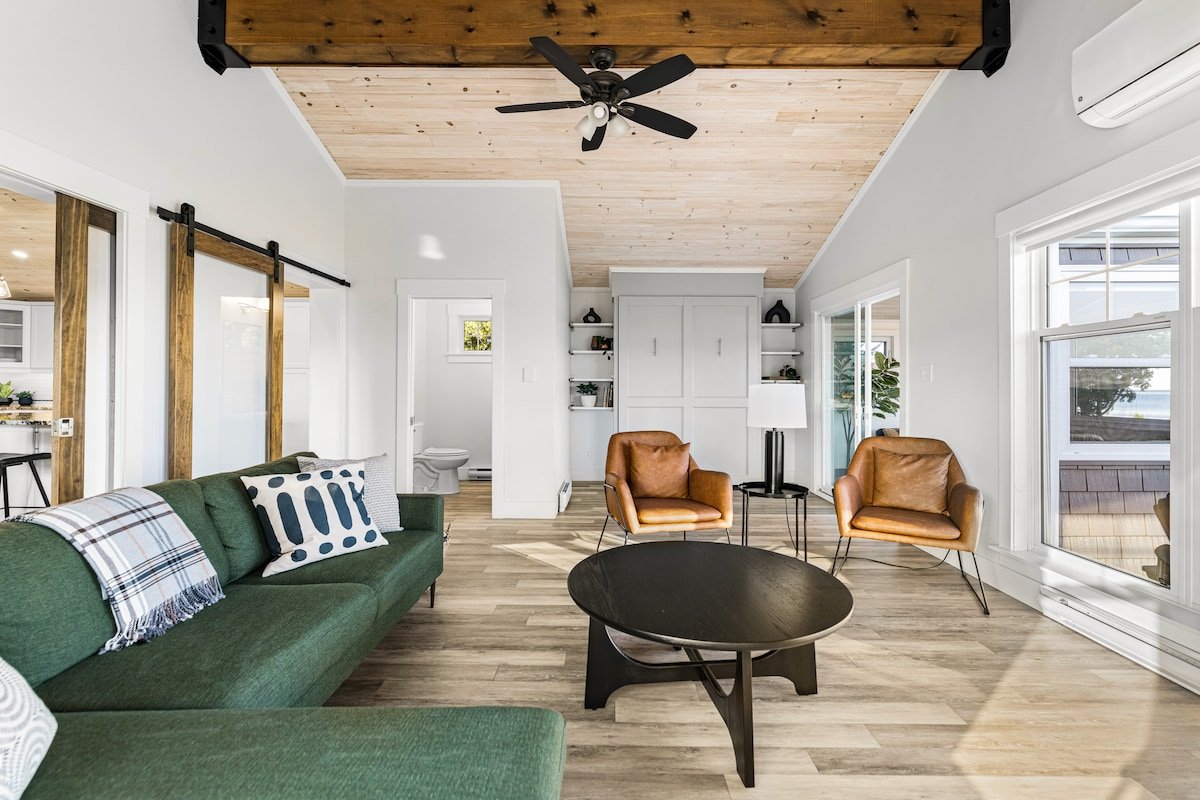 Contemporary Oceanfront Getaway gallery image 4