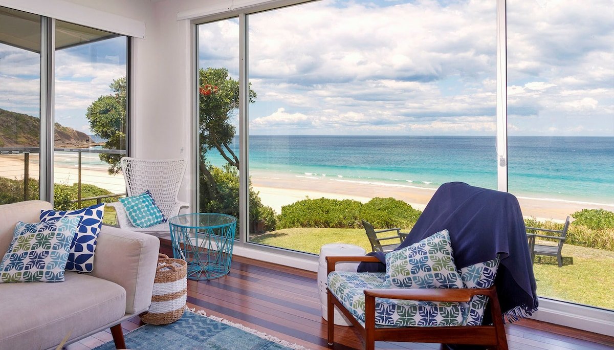 Absolute beachfront cottage + separate apartment gallery image 3