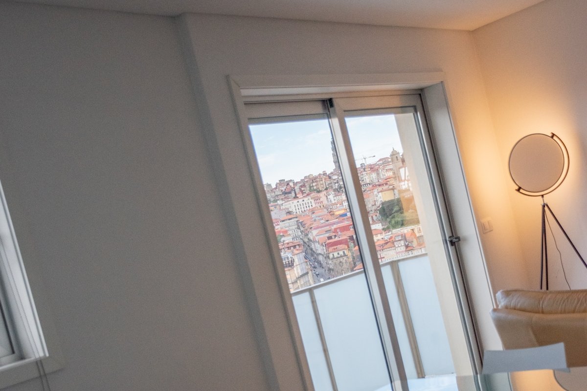 Magnificent River View – 3BR Porto Apartment gallery image 4