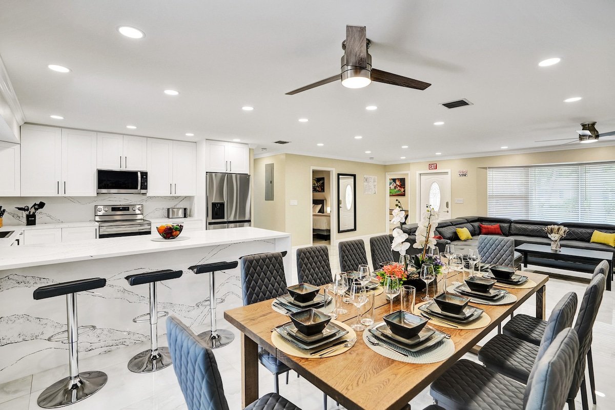 Sensational 5BR Villa Heated Pool near Hard Rock gallery image 5