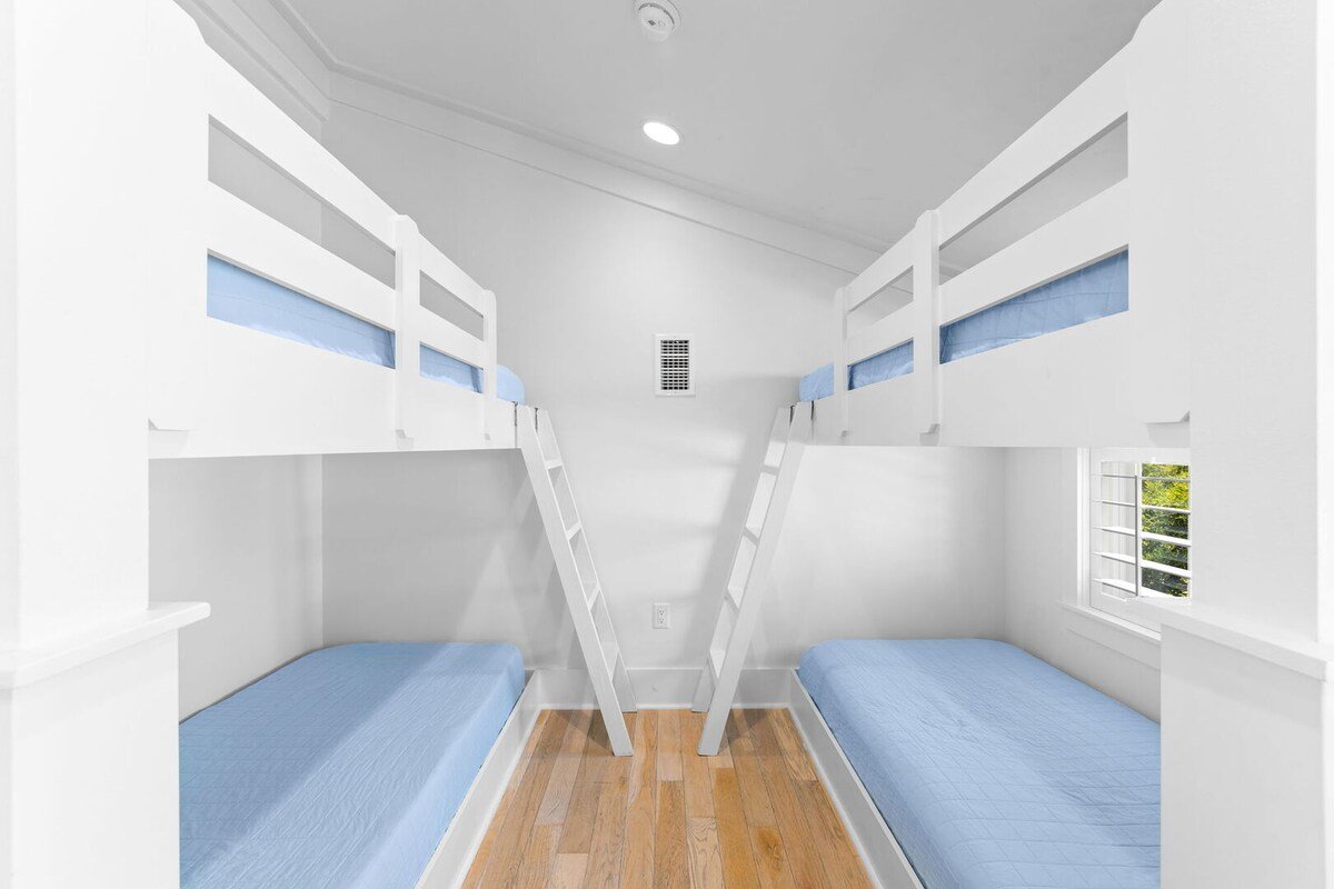 Stunning Watercolor Home Close to Beach or Seaside gallery image 4