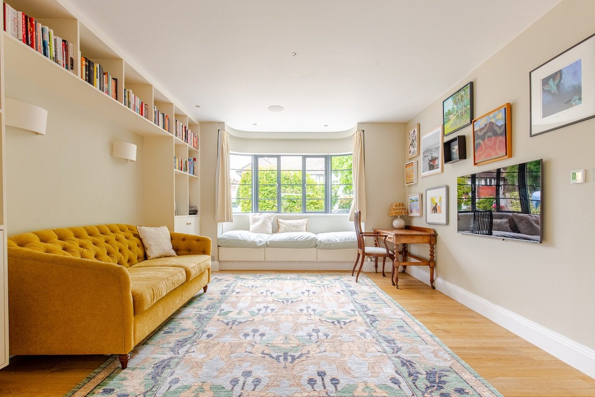 Spacious 4B family home by Richmond riverside gallery image 4