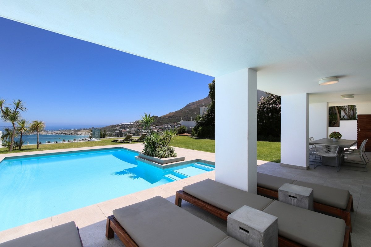 Sandpiper house, Heated Pool, Large Lush Garden gallery image 2