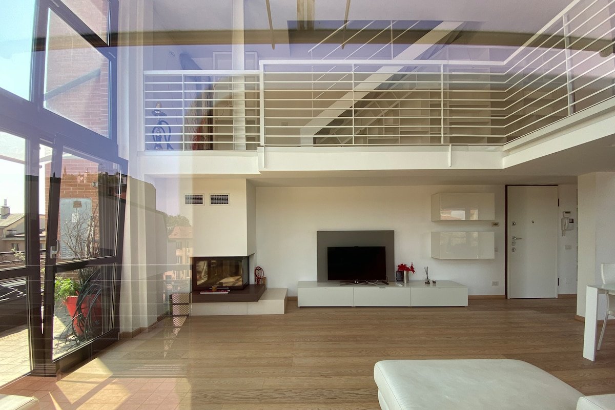 Penthouse Luce Milano – Tram to Duomo & Metro gallery image 5