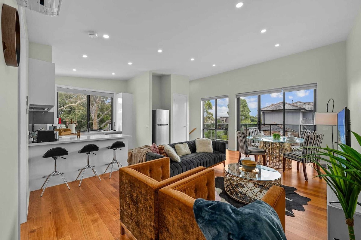 Churchill Lux, Elegant Town House only 10 min Cbd gallery image 2