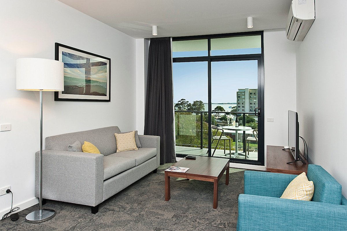 Modern Two Bedroom Apartment in the Heart of Rockingham gallery image 2