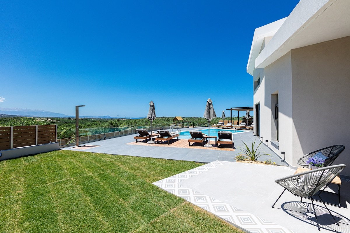 TreeTop Villa I, Views, Pool & Family Escape gallery image 3