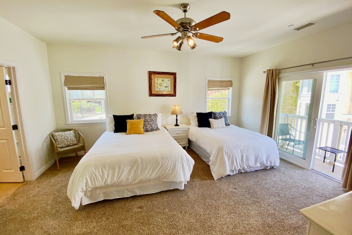 “uh-maze-ING!” Walk to Beach, Restaurants, View gallery image 3