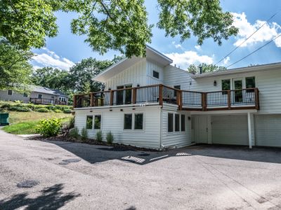 The Spacious Minnetonka 5BR Retreat Cable Lux Life