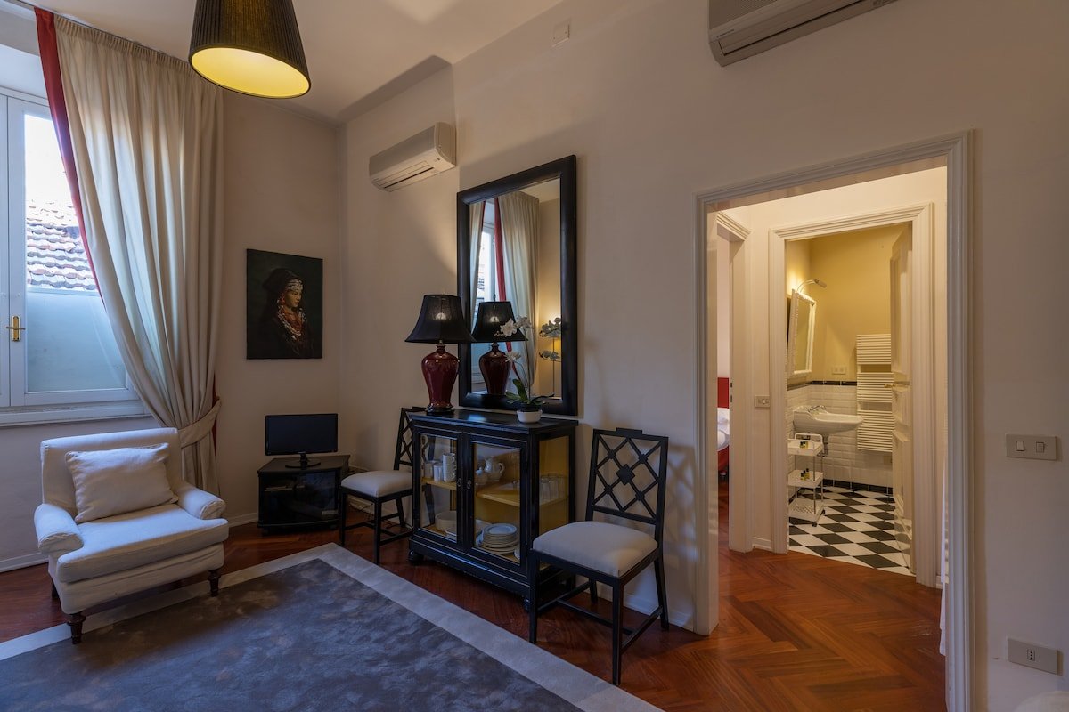 Cashmere apartment a stone’s throw from the Duomo gallery image 2
