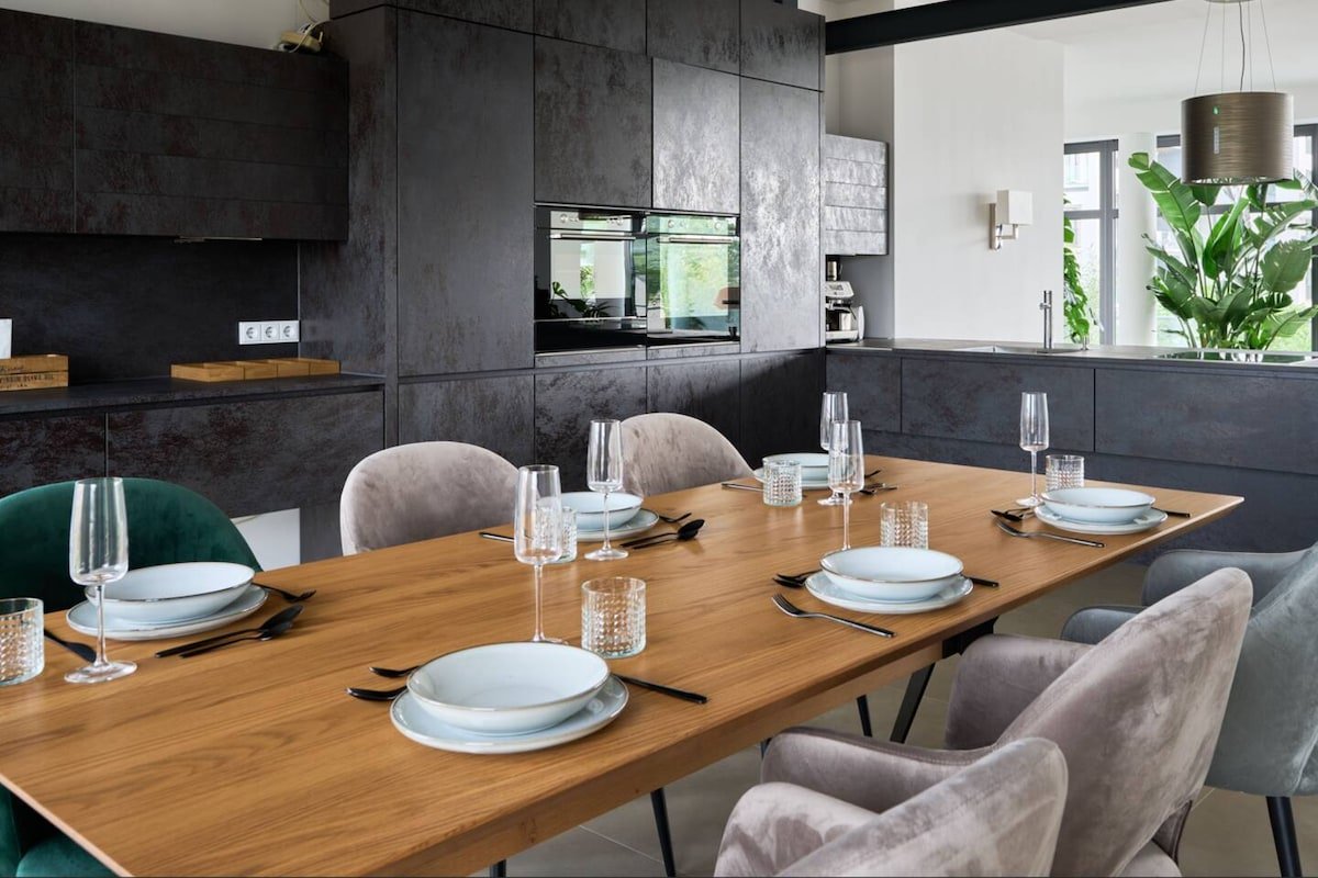 Luxury Penthouse with Rooftop Terrace & Sauna gallery image 5