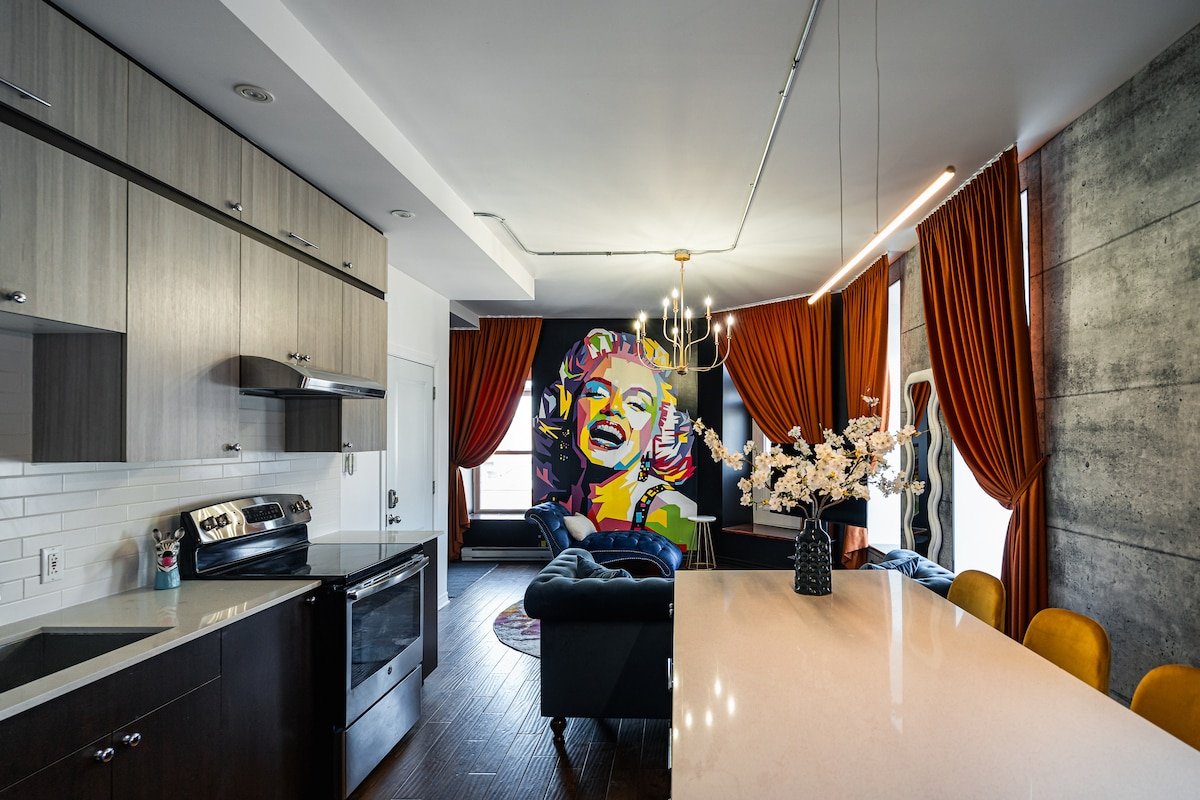 Montreal Vintage Hideaway : 1950s Style and Charm gallery image 2